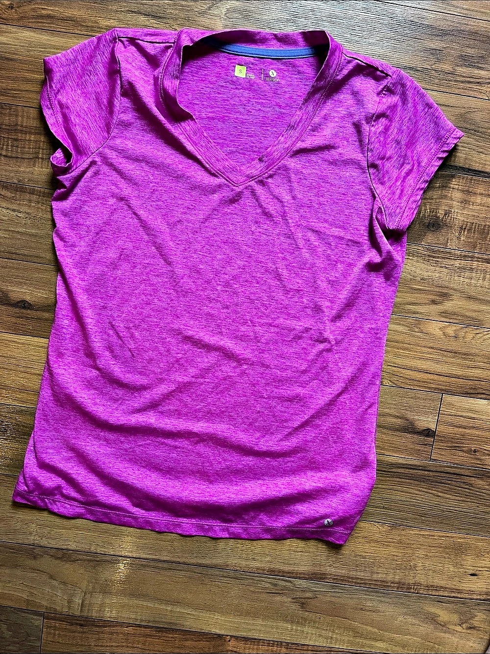 Xersion Women'Small V-Neck Tee Size Small Pink Like New